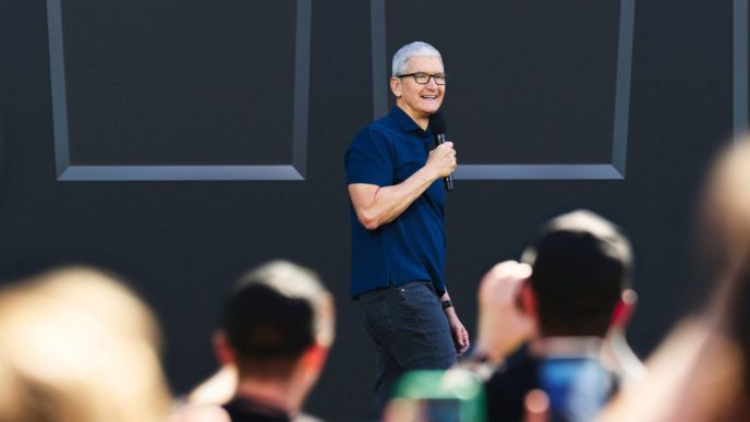 tim cook wwdc2022 - plare.