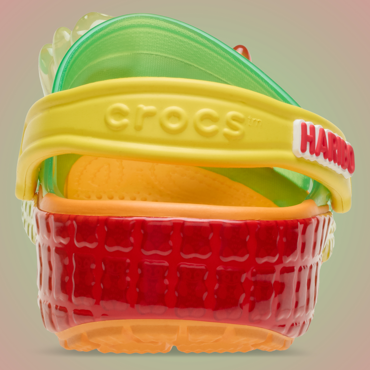 1741465446 889 Les nouvelles Crocs en forme de ourson Haribo des - plare.
