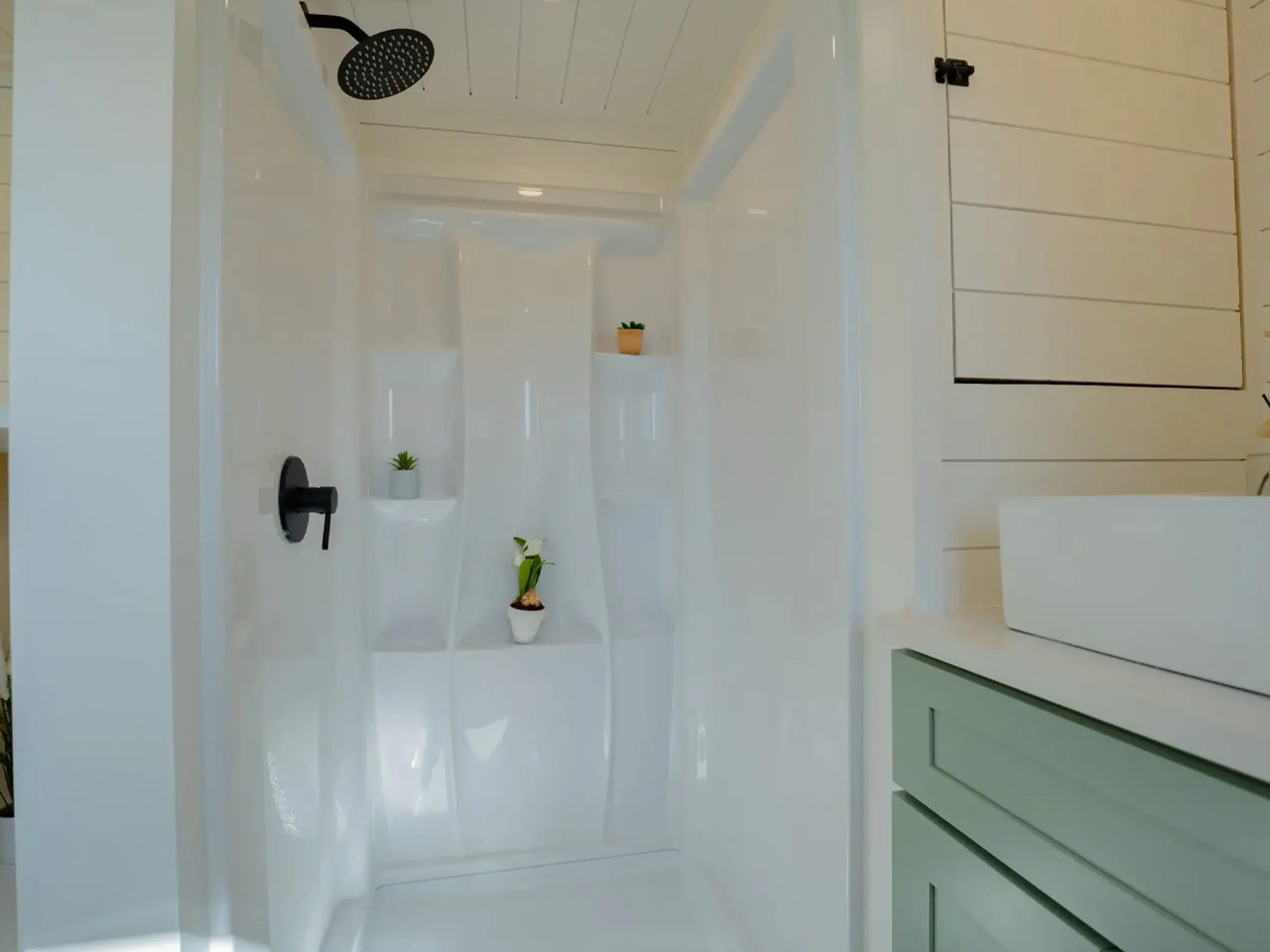 1741480362 551 Decouvrez cette Tiny House Ultra Compacte Une Experience de - plare.