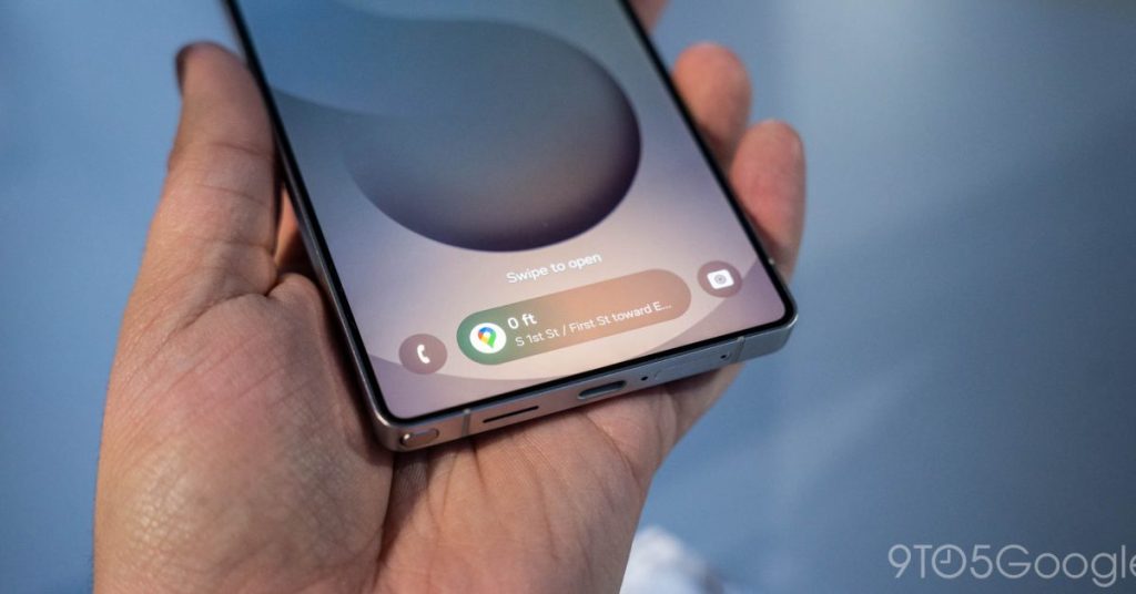 Génère un nouveau titre SEO légèrement accrocheur à partir de Samsung will bring more apps to One UI 7 'Now Bar' feature, en intégrant des mots-clés pertinents. Ne commence pas par "découvrir" ou un mot proche. Utilise une seule majuscule par phrase, sauf pour les noms propres et les entités nommés. Assure-toi que la première lettre du titre est toujours en majuscule. Ne pas ajouter de date si le titre d'origine n'en contient pas. Convertis les prix en dollars en euros en utilisant un taux de change actuel.