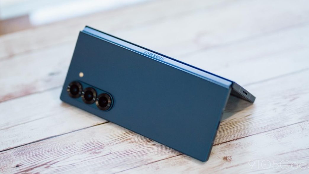 Génère un nouveau titre SEO légèrement accrocheur à partir de One UI 7 Beta update adds Gemini shortcut on Fold 6, Flip 6, en intégrant des mots-clés pertinents. Ne commence pas par "découvrir" ou un mot proche. Utilise une seule majuscule par phrase, sauf pour les noms propres et les entités nommés. Assure-toi que la première lettre du titre est toujours en majuscule. Ne pas ajouter de date si le titre d'origine n'en contient pas. Convertis les prix en dollars en euros en utilisant un taux de change actuel.