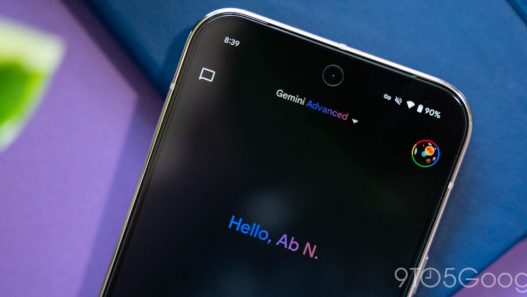 Génère un nouveau titre SEO légèrement accrocheur à partir de The Gemini app now remembers what model you picked, en intégrant des mots-clés pertinents. Ne commence pas par "découvrir" ou un mot proche. Utilise une seule majuscule par phrase, sauf pour les noms propres et les entités nommés. Assure-toi que la première lettre du titre est toujours en majuscule. Ne pas ajouter de date si le titre d'origine n'en contient pas. Convertis les prix en dollars en euros en utilisant un taux de change actuel.