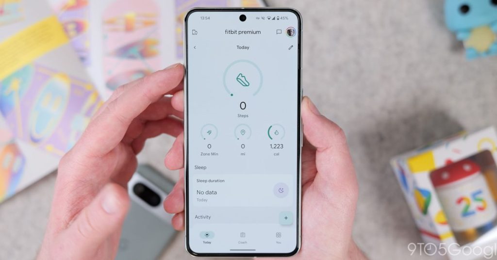 Fitbit réinvente les réglages des appareils pour s’harmoniser avec le design de Pixel Watch Génère un nouveau titre SEO légèrement accrocheur à partir de Fitbit app redesigns Health Metrics UI on Android, iOS, en intégrant des mots-clés pertinents. Ne commence pas par "découvrir" ou un mot proche. Utilise une seule majuscule par phrase, sauf pour les noms propres et les entités nommés. Assure-toi que la première lettre du titre est toujours en majuscule. Ne pas ajouter de date si le titre d'origine n'en contient pas. Convertis les prix en dollars en euros en utilisant un taux de change actuel.