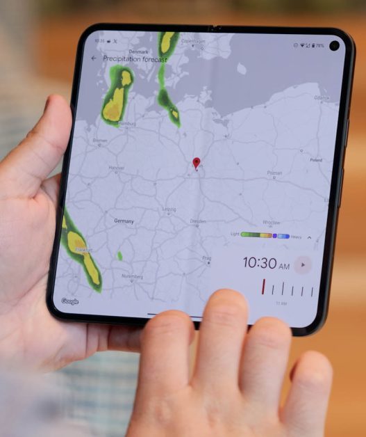 Génère un nouveau titre SEO légèrement accrocheur à partir de The Pixel Weather map is currently missing, en intégrant des mots-clés pertinents. Ne commence pas par "découvrir" ou un mot proche. Utilise une seule majuscule par phrase, sauf pour les noms propres et les entités nommés. Assure-toi que la première lettre du titre est toujours en majuscule. Ne pas ajouter de date si le titre d'origine n'en contient pas. Convertis les prix en dollars en euros en utilisant un taux de change actuel.