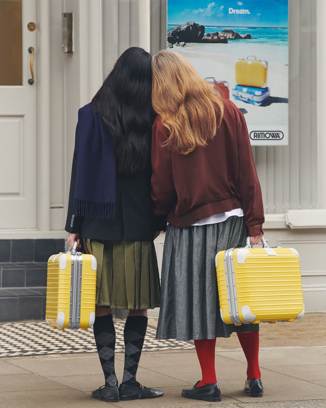 1743430970 663 Rimowa Reinvente le Legendaire Holiday Hand Carry Case Colore de 1988 - plare.