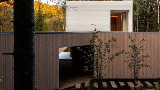 Decouvrez ce Sanctuaire Etonnant en Bois de Cedre au Coeur - plare.