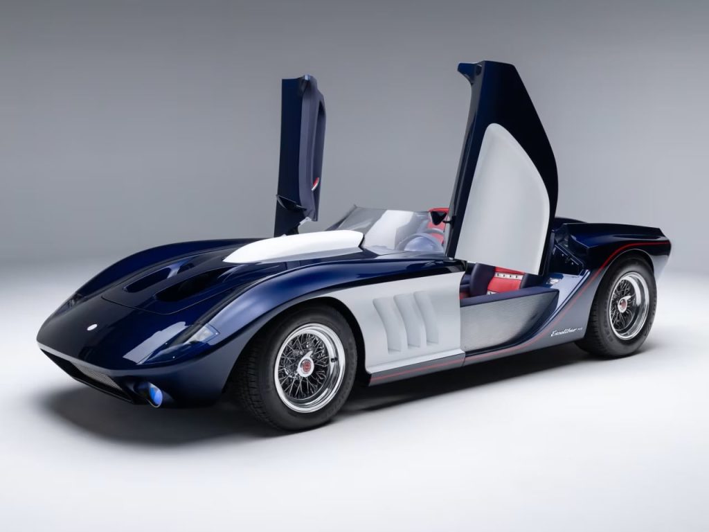 Découvrez le 1962 Excalibur RS Roadster : Une Œuvre Maîtresse Révélée !