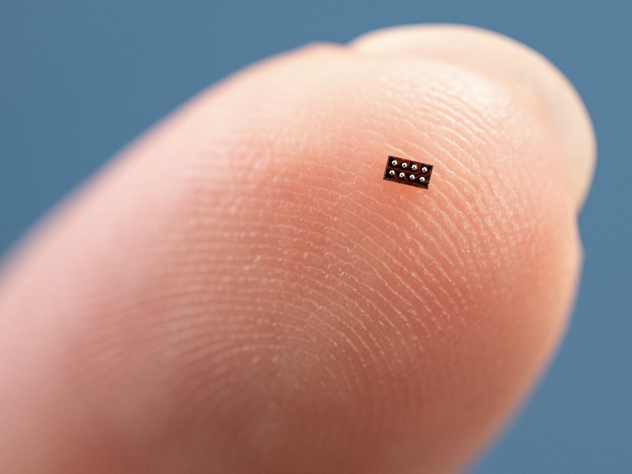 Decouvrez le Microcontroleur Minuscule qui Transforme les Petits Dispositifs en - plare.