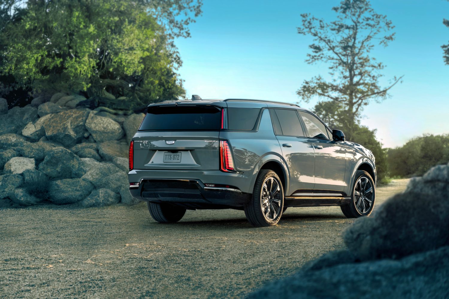 MY26 Cadillac Escalade IQL LUX 1AP 6404 1 - plare.