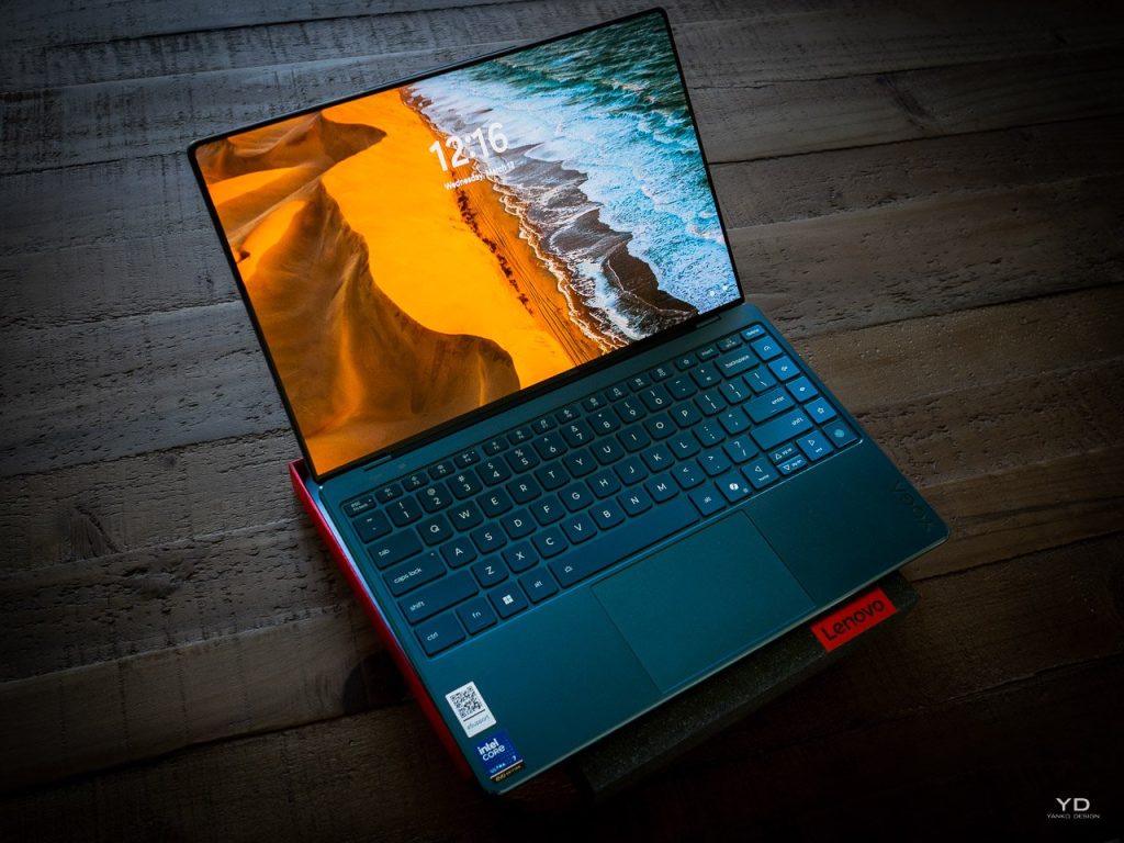 Découvrez le Lenovo Yoga Slim 9i : L’Étrange Alliance entre Verre Teal et Caméras Cachées qui Va Révolutionner Votre Expérience Tech !
