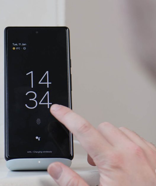 Problème d'affichage : bug dans Android 16 beta 3.1 qui épaissit l'horloge de l'écran de verrouillage