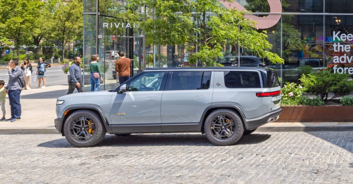 Rivian R1S best selling EV - plare.