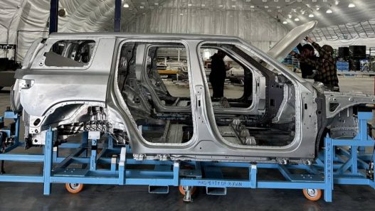 Rivian R2 body EV - plare.