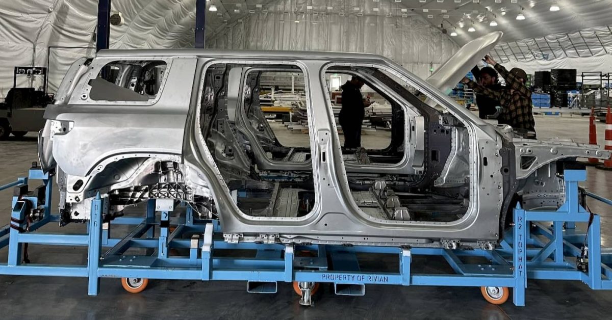 Rivian R2 body EV - plare.