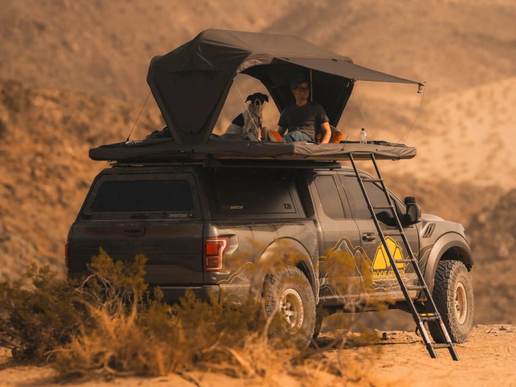 Découvrez la Tente de Toit Hardshell avec Espace Pour Terrasses Privées et Vue Panoramique !