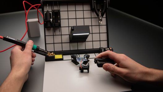 SOLDR soldering station hero - plare.