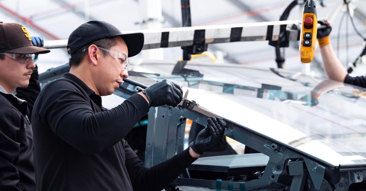 Tesla Cybertruck pilot production line 2 - plare.