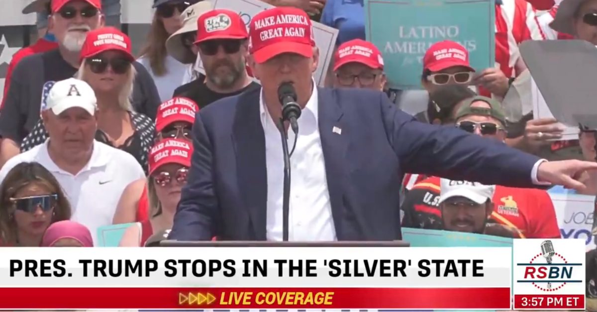 Trump rally - plare.