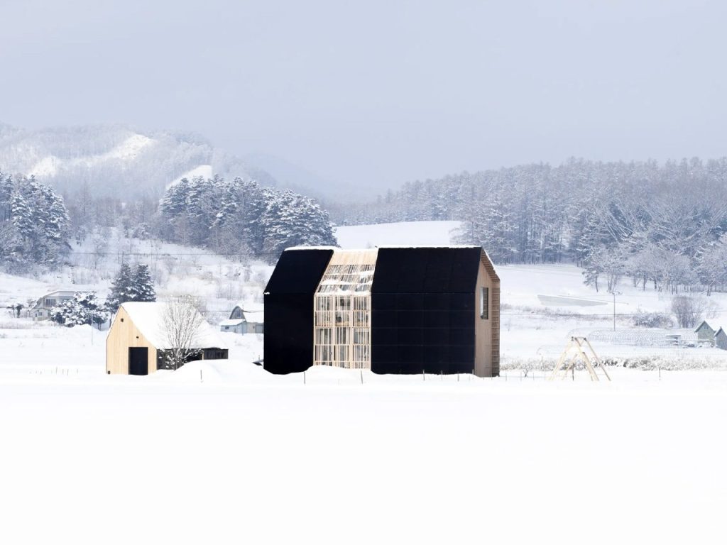 Découvrez Comment Cette Maison en Bois Durable Révolutionne l’Efficacité Énergétique au Japon!