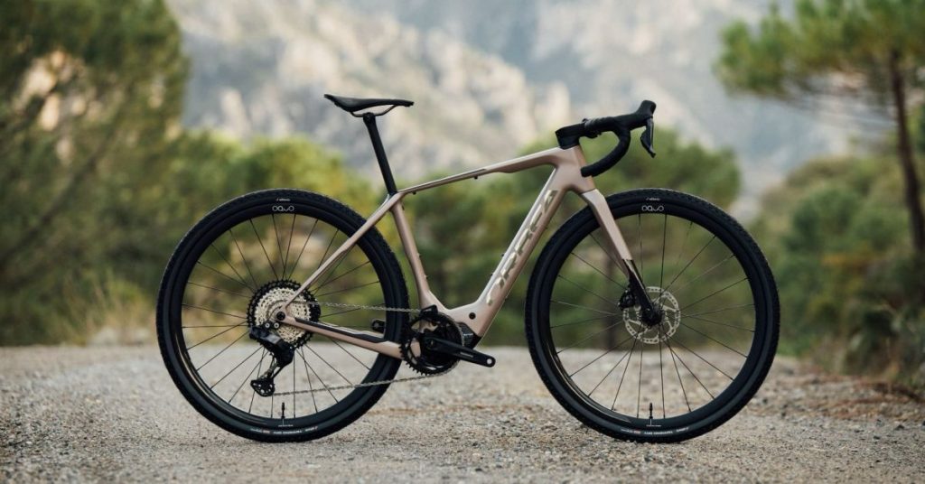 Orbea Denna : le vélo e-road haut de gamme qui fusionne route et gravel