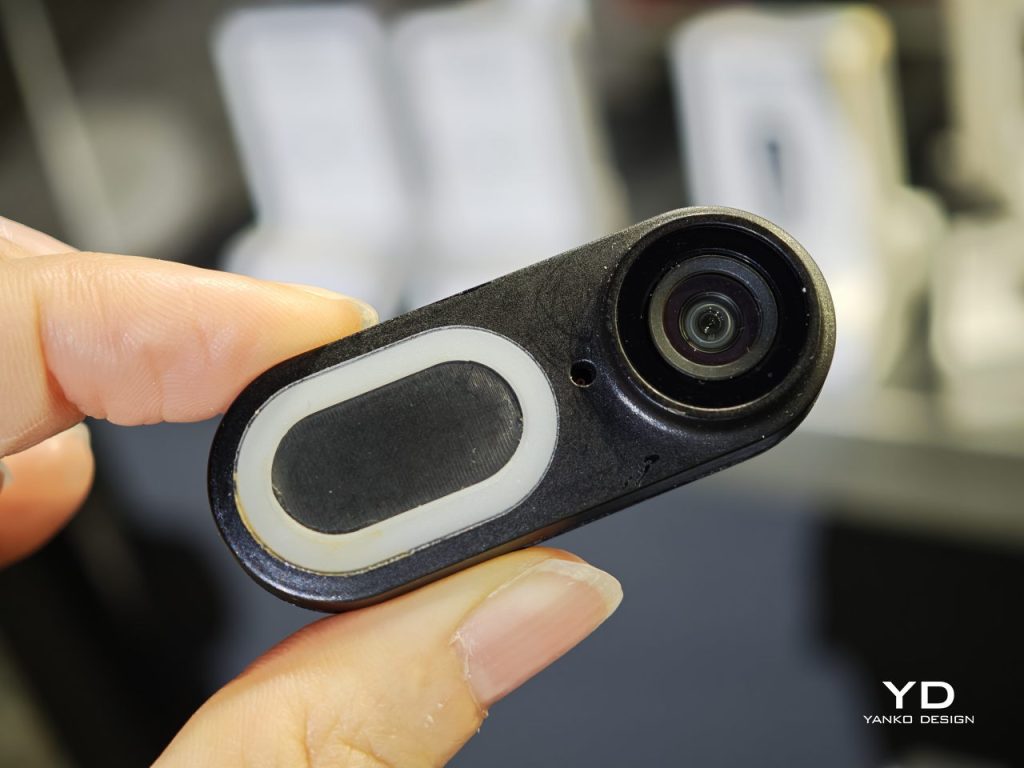 Découvrez la Body Cam Élégante de PhoneCam : La Solution Discrète pour le Citoyen Ordinaire au MWC !