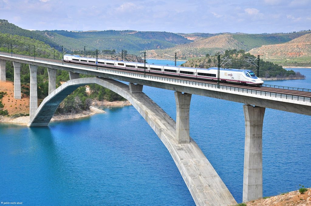 Voici un titre SEO accrocheur :
 » villes à explorer en AVE : itinéraires incontournables et plans pratiques »