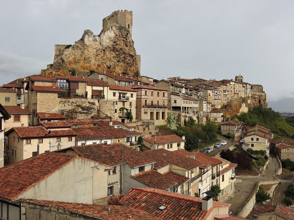 Émerveille-toi dans des villages enchanteurs d’Espagne à visiter absolument