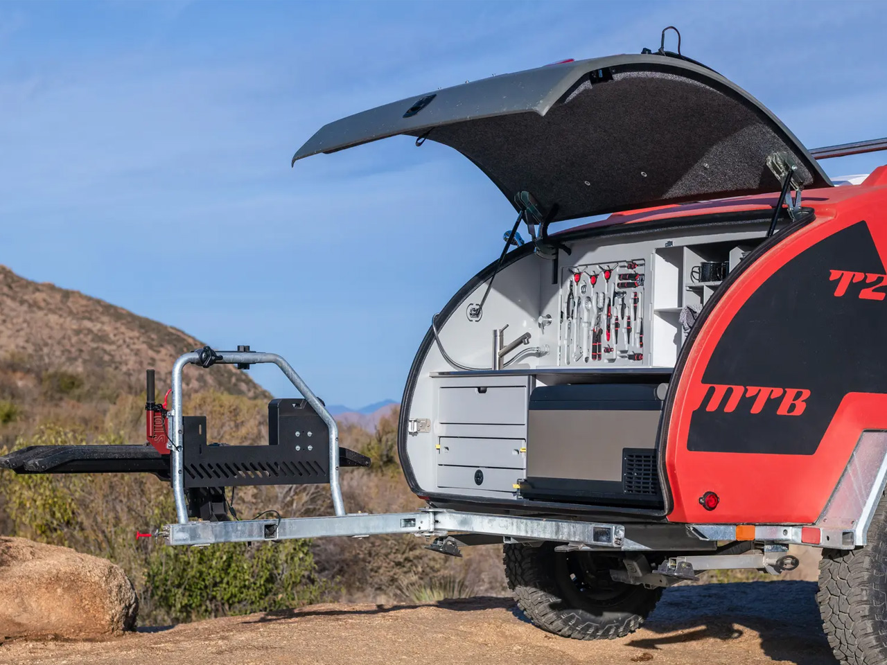 1744205253 982 Decouvrez le Camping Car Teardrop Special VTT Escapod TOPO2 avec Atelier - plare.