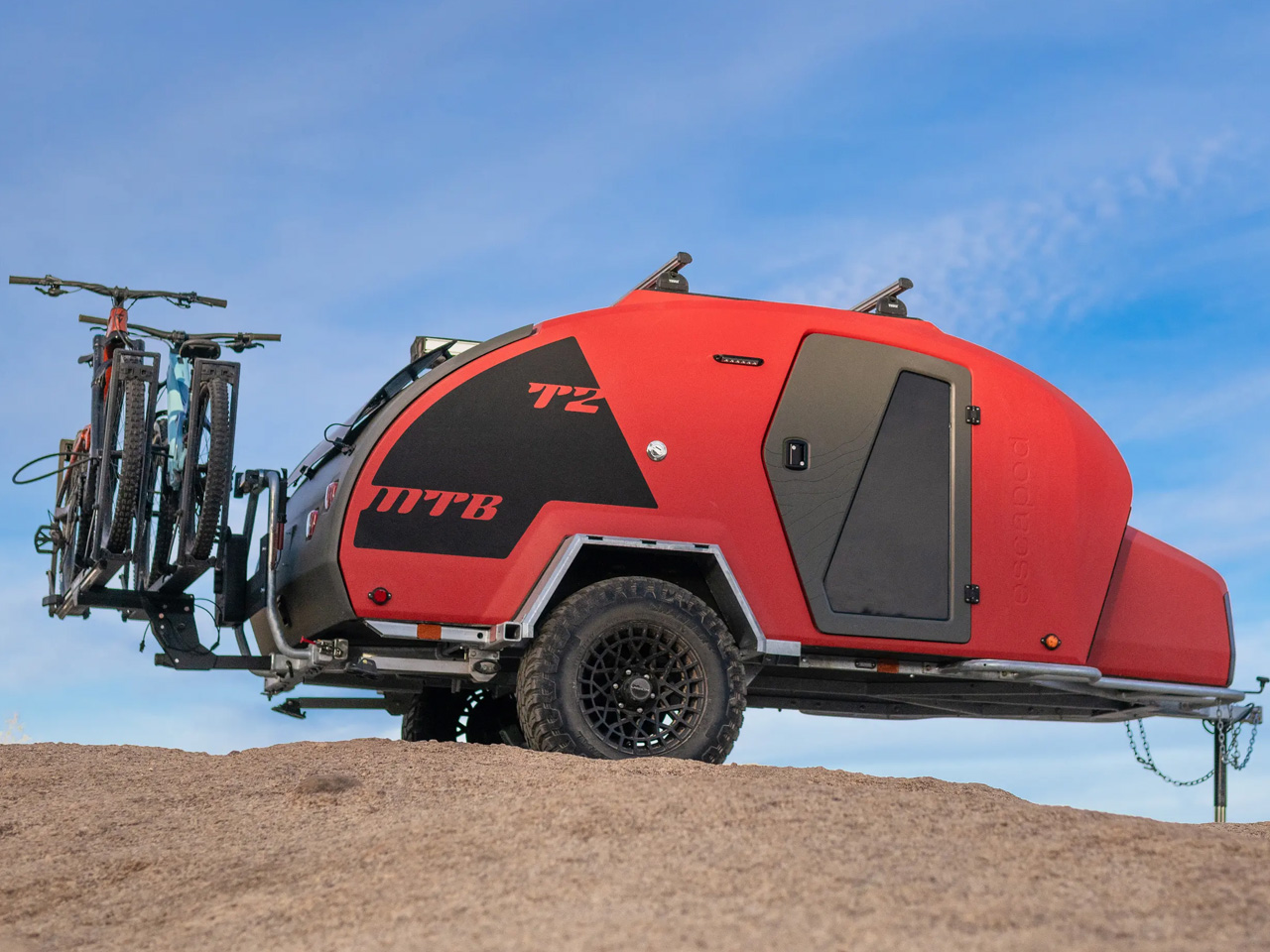 1744205262 107 Decouvrez le Camping Car Teardrop Special VTT Escapod TOPO2 avec Atelier - plare.