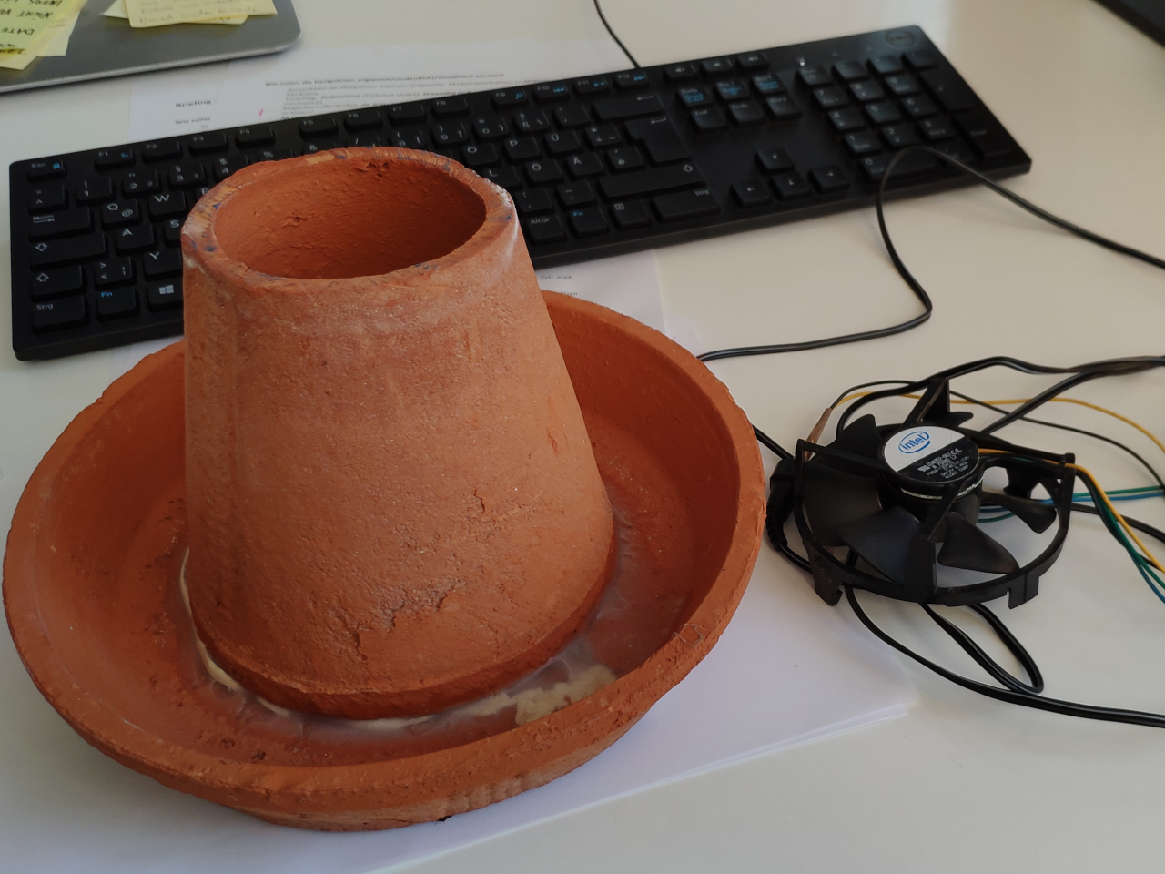 1744275742 547 Decouvrez le Concept Innovant du Vase de Bureau et Ventilateur - plare.
