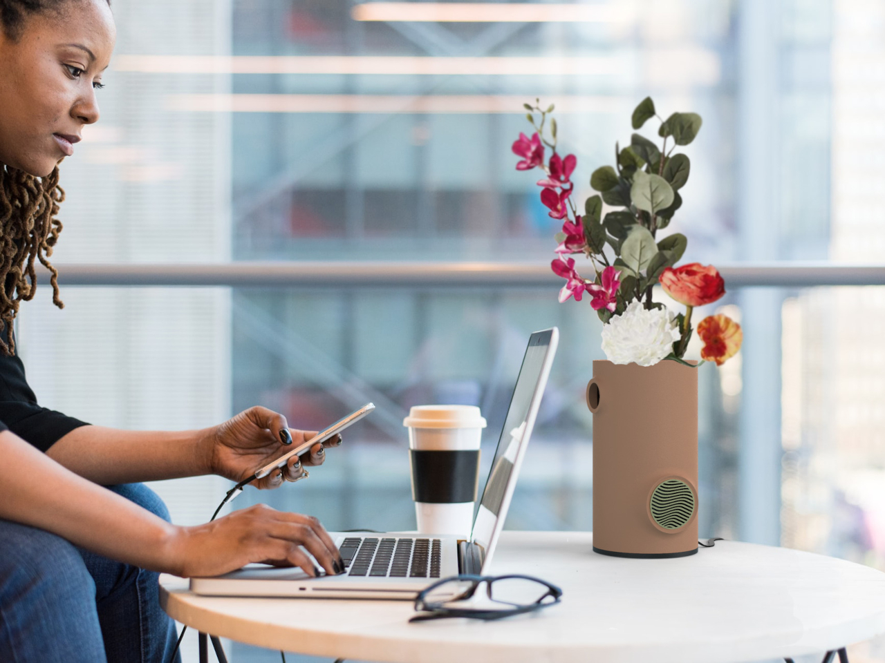 1744275744 55 Decouvrez le Concept Innovant du Vase de Bureau et Ventilateur - plare.