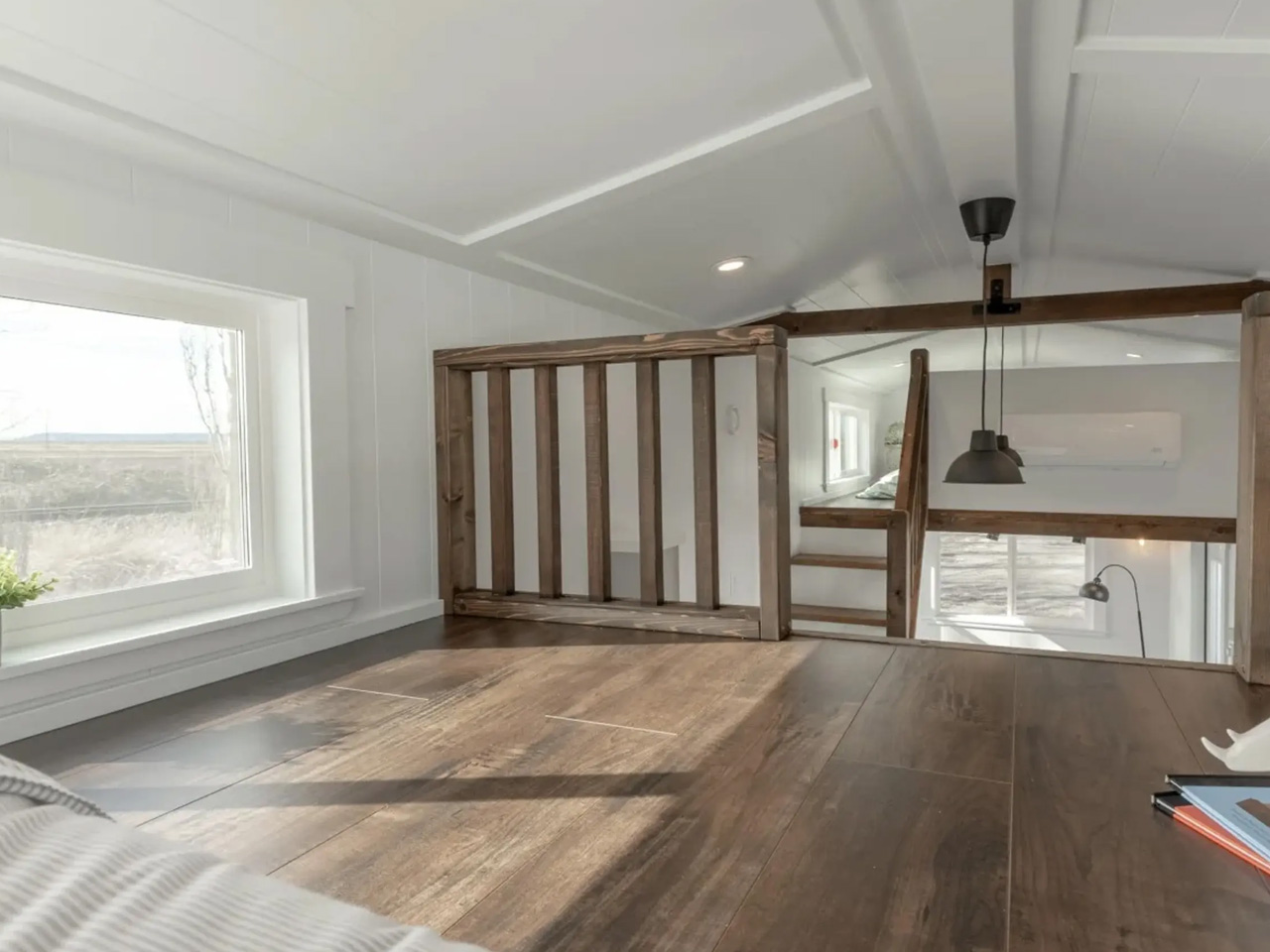 1744304554 183 Decouvrez Ce Tiny Home de 34 Pieds Qui Transforme Espace - plare.