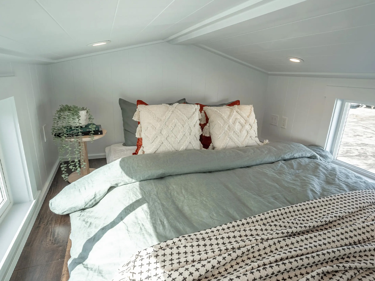 1744304555 272 Decouvrez Ce Tiny Home de 34 Pieds Qui Transforme Espace - plare.