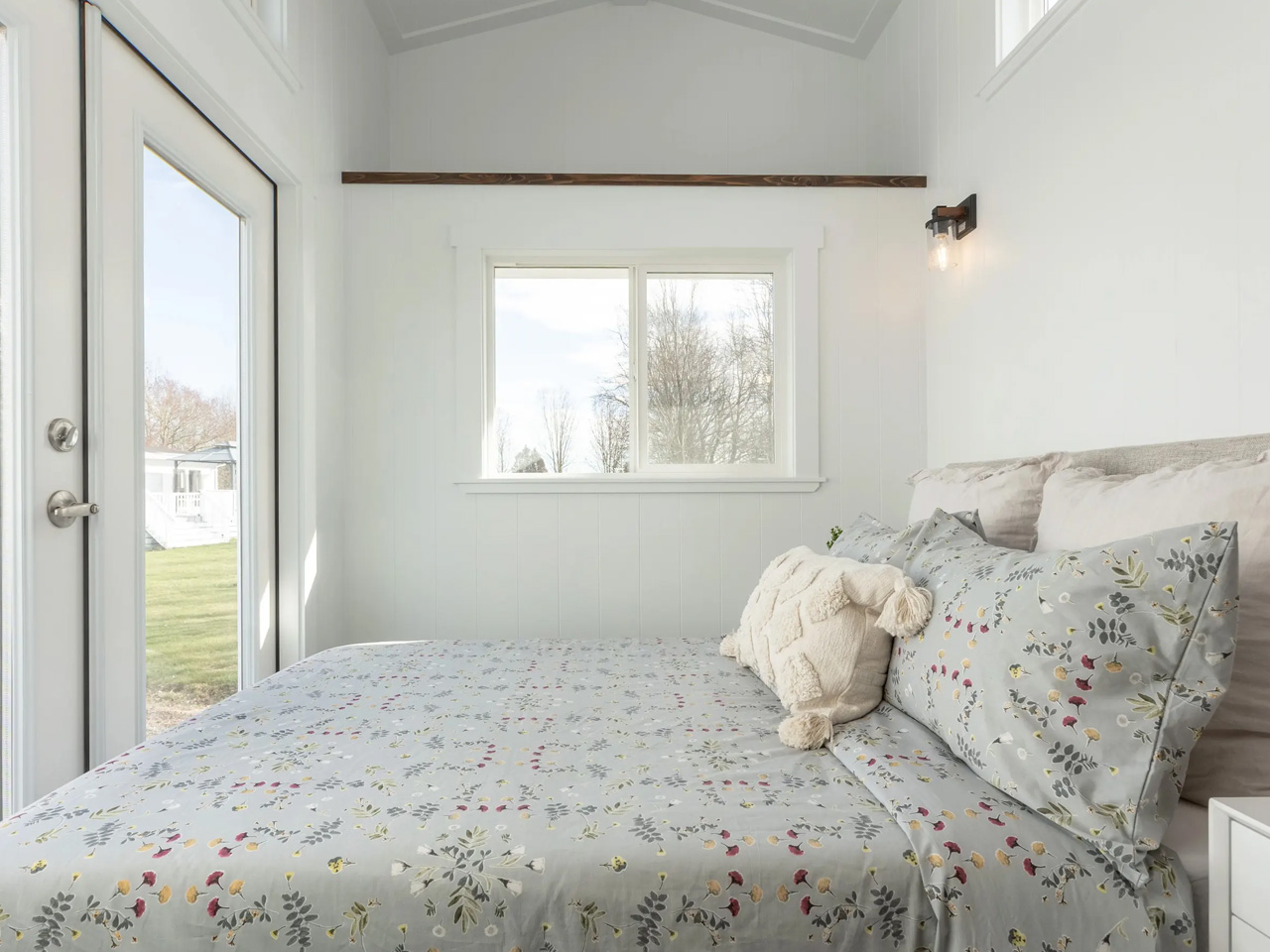 1744304556 974 Decouvrez Ce Tiny Home de 34 Pieds Qui Transforme Espace - plare.