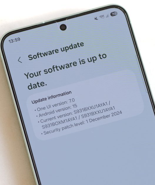 Samsung interrompt le déploiement mondial de One UI 7 : raisons et impact sur les utilisateurs