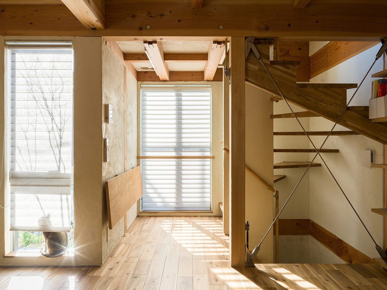 Intérieur avec poutres exposées