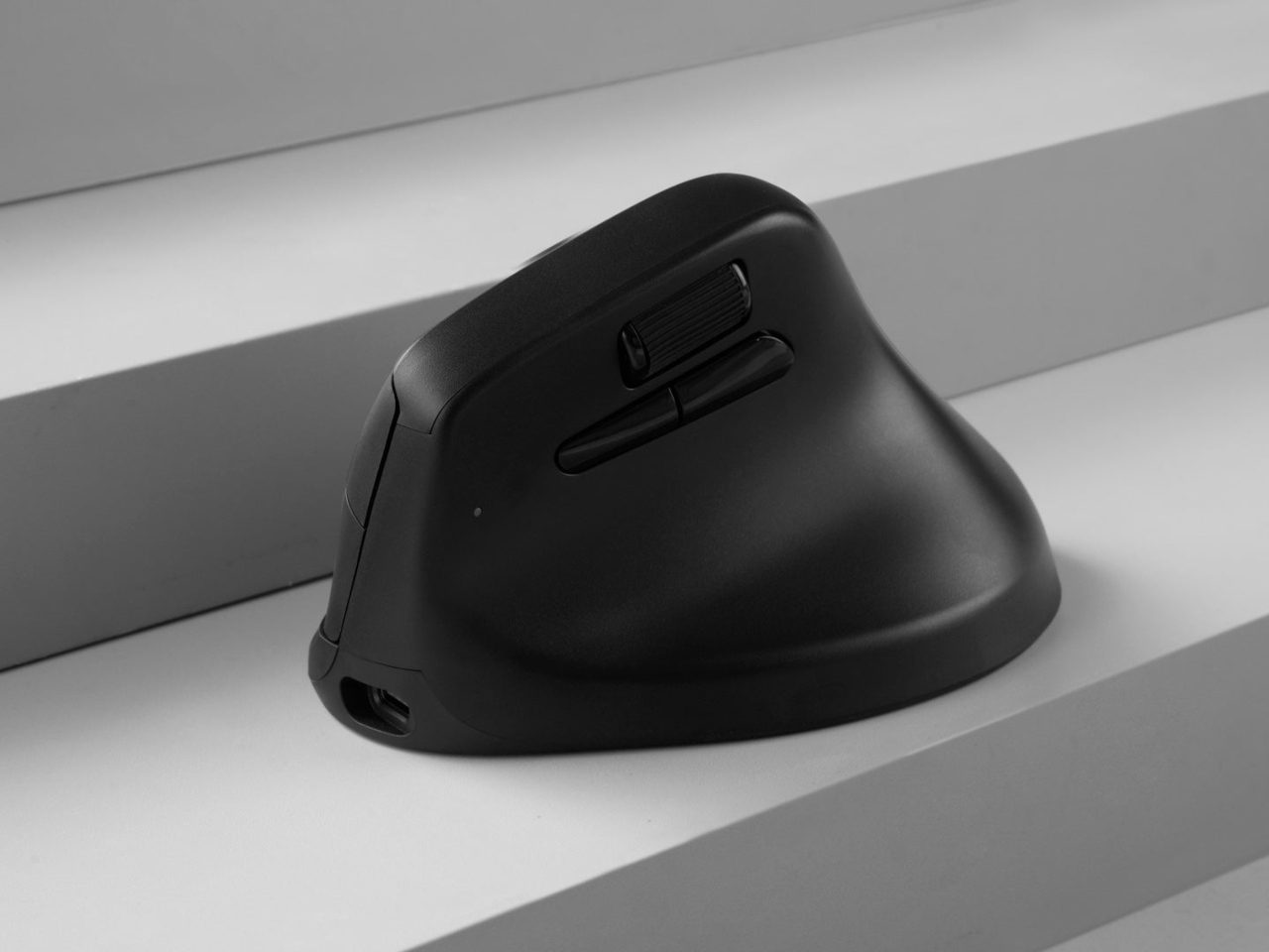 1744899769 869 Decouvrez la souris ergonomique verticale Keychron M5 Le secret - plare.