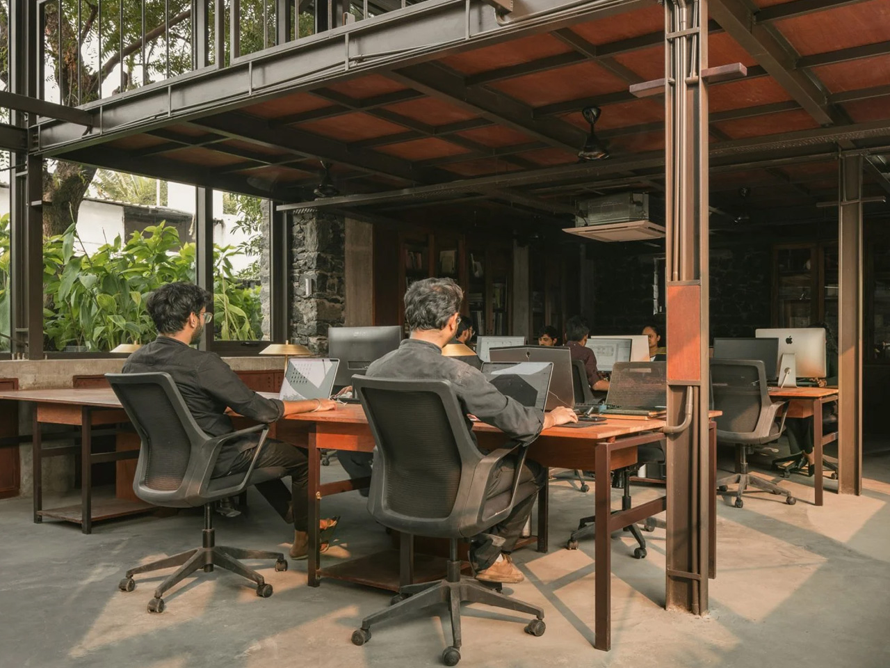 1744932788 999 Decouvrez ce Bureau Apaisant et Collaboratif au Coeur de la - plare.