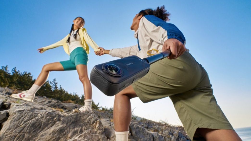 Génère un nouveau titre SEO légèrement accrocheur à partir de 10 reasons Insta360 X5 might be the coolest camera ever made, en intégrant des mots-clés pertinents. Ne commence pas par "découvrir" ou un mot proche. Utilise une seule majuscule par phrase, sauf pour les noms propres et les entités nommés. Assure-toi que la première lettre du titre est toujours en majuscule. Ne pas ajouter de date si le titre d'origine n'en contient pas. Convertis les prix en dollars en euros en utilisant un taux de change actuel.