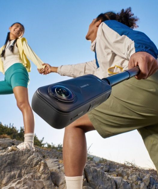 Génère un nouveau titre SEO légèrement accrocheur à partir de 10 reasons Insta360 X5 might be the coolest camera ever made, en intégrant des mots-clés pertinents. Ne commence pas par "découvrir" ou un mot proche. Utilise une seule majuscule par phrase, sauf pour les noms propres et les entités nommés. Assure-toi que la première lettre du titre est toujours en majuscule. Ne pas ajouter de date si le titre d'origine n'en contient pas. Convertis les prix en dollars en euros en utilisant un taux de change actuel.
