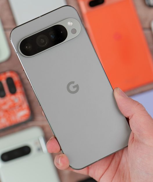 Génère un nouveau titre SEO légèrement accrocheur à partir de Our readers said they are using these Google Pixel devices in 2025, en intégrant des mots-clés pertinents. Ne commence pas par "découvrir" ou un mot proche. Utilise une seule majuscule par phrase, sauf pour les noms propres et les entités nommés. Assure-toi que la première lettre du titre est toujours en majuscule. Ne pas ajouter de date si le titre d'origine n'en contient pas. Convertis les prix en dollars en euros en utilisant un taux de change actuel.