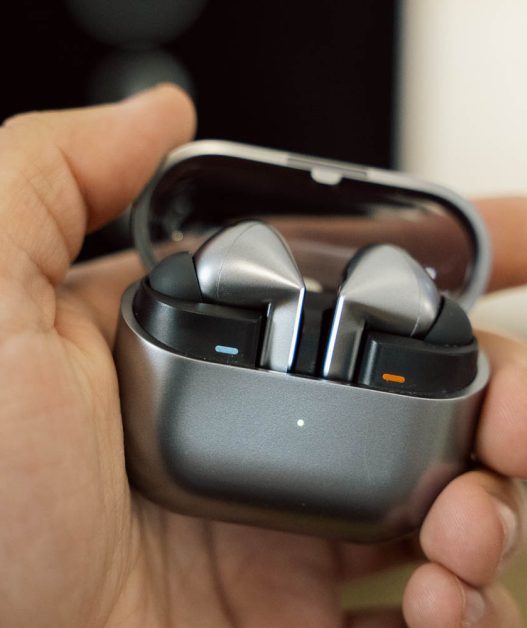 Les Galaxy Buds 3 Pro et Pixel Buds Pro 2 bénéficient de réductions significatives

Les Galaxy Buds 3 Pro et Pixel Buds Pro 2 sont actuellement proposés à des prix attractifs, offrant une excellente opportunité pour les amateurs de technologie audio.

Les Galaxy Buds 3 Pro, initialement à 229,99 $ (environ 210 €), sont désormais disponibles à 179,99 $ (environ 165 €). Les Pixel Buds Pro 2, initialement à 199,99 $ (environ 185 €), sont proposés à 149,99 $ (environ 140 €).

Ces offres permettent aux consommateurs de profiter de technologies audio avancées à des prix réduits.