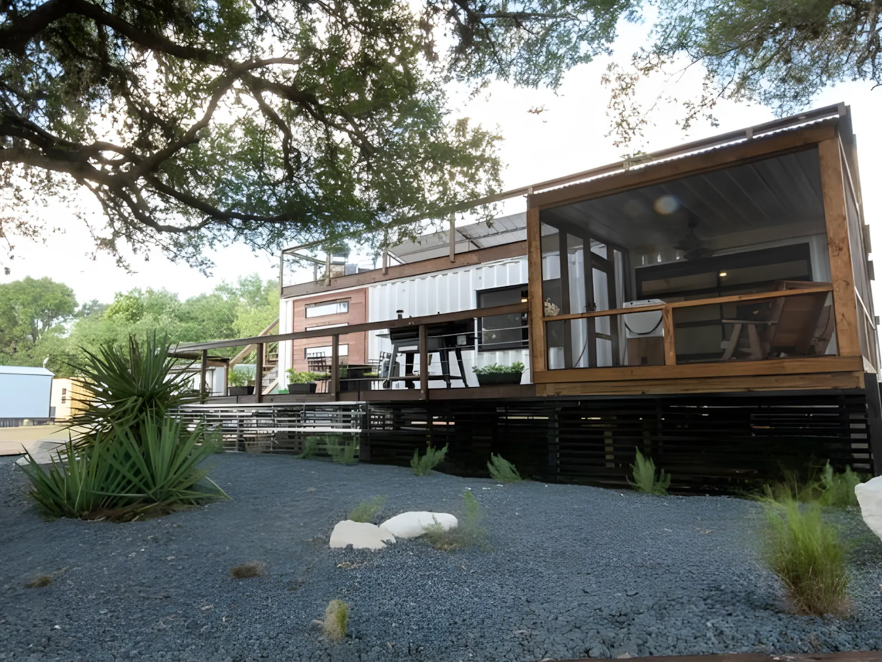 1745969648 337 Decouvrez cette maison tiny unique un spacieux duplex en - plare.