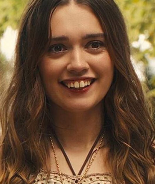 The White Lotus: Aimee Lou Wood inizialmente respinta da HBO perchè definita "troppo brutta per i suoi denti"