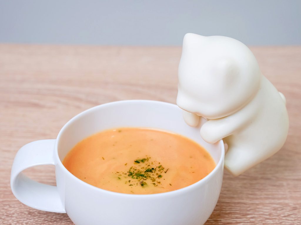 Rencontrez le Fan en Forme de Chat : La Solution Parfaite pour Garder Vos Boissons Chaudes!