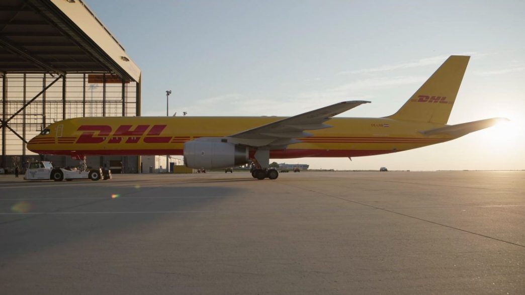 DHL suspend les importations de haute valeur aux États-Unis à cause des droits de douane élevé