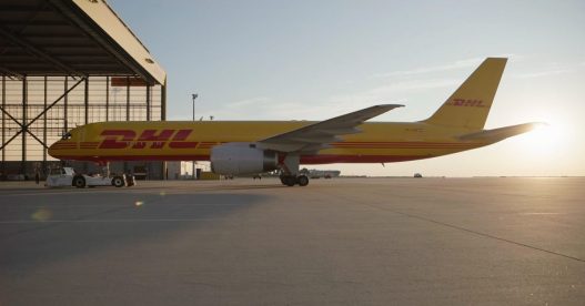 DHL suspend les importations de haute valeur aux États-Unis à cause des droits de douane élevé