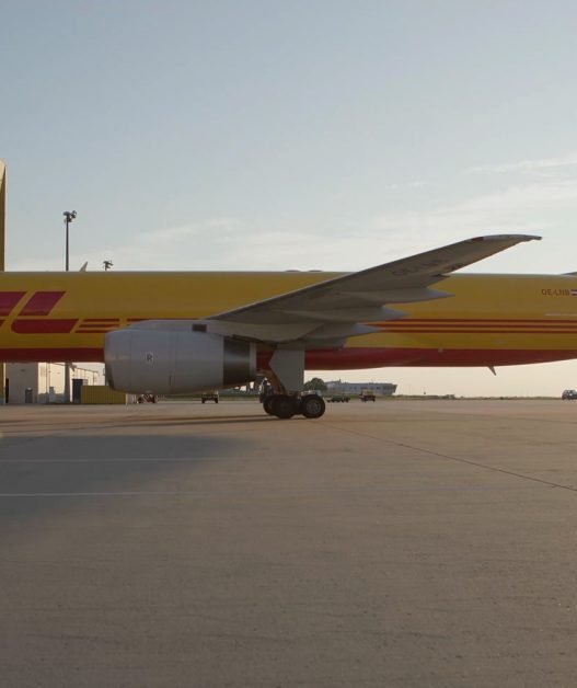 DHL suspend les importations de haute valeur aux États-Unis à cause des droits de douane élevé