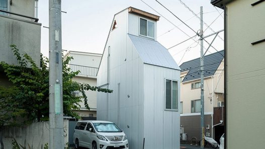 Decouvrez Comment Cette Maison Japonaise Minuscule Revolutionne la Vie Urbaine - plare.