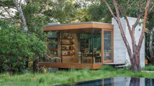Decouvrez ce Bureau Flottant en Verre en Bois qui Reinvente - plare.